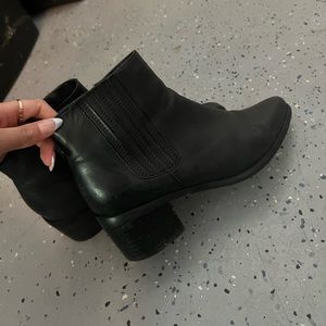Black Booties Steve Madden (8.5)